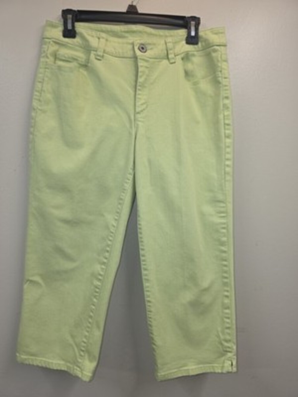 Christopher & Banks Women's Green Solid Capri Pants Flat Front Pockets size 8